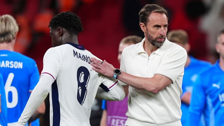 Gareth Southgate pictured alongside Kobbie Mainoo at Wembley